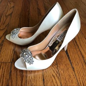 Badgley Mischka cream satin jewel pumps 8.5